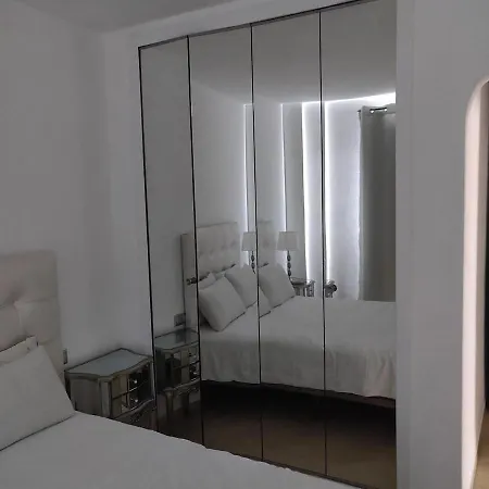 Two Bedroom شقة فوينخيرولا